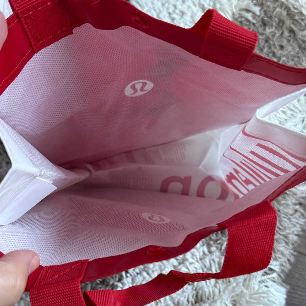 ♥️NWOT Lululemon Athletica Reusable Vibrant Red Bag - Picture 5 of 6
